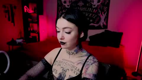 Snapshot of magic_alie chatting on May 5, 7:55 pm Magic Allie online show from May 5, 7:55 pm