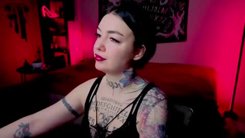 Snapshot of magic_alie chatting on May 12, 7:33 pm Magic Allie online show from May 12, 7:33 pm