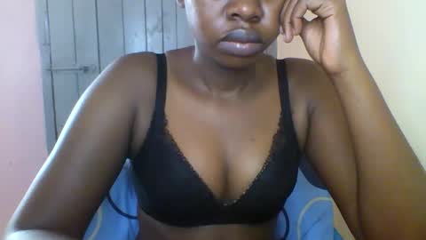 Snapshot of magic_bliss chatting on June 7, 5:00 am Bliss online show from June 7, 5:00 am