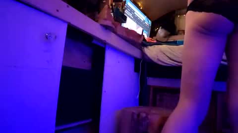Snapshot of magic_bus_adventures chatting on January 25, 6:34 am Gaia Love online show from January 25, 6:34 am