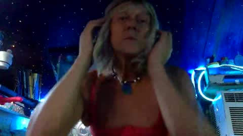 Snapshot of magic_bus_adventures chatting on August 2, 3:16 am Gaia Love online show from August 2, 3:16 am