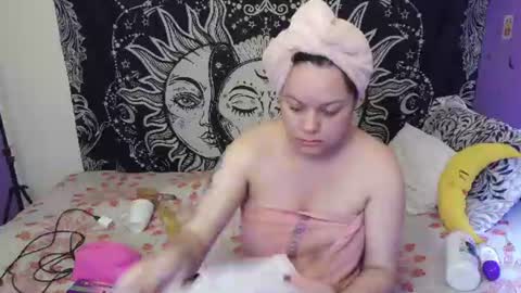Snapshot of magic_clairewitch chatting on July 25, 11:52 am Claire online show from July 25, 11:52 am