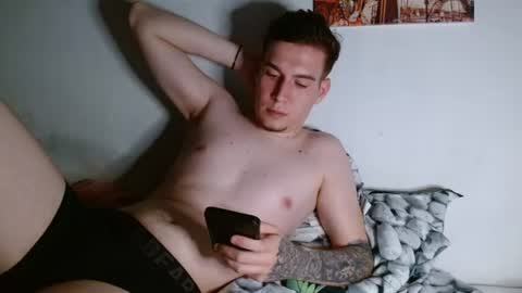Snapshot of magic_fantasy77 chatting on June 25, 12:43 am magic_fantasy77 online show from June 25, 12:43 am