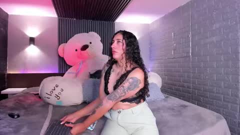 Snapshot of magic_ivone chatting on February 18, 11:50 am magic_ivone online show from February 18, 11:50 am