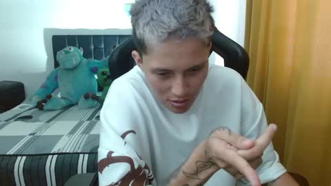 Snapshot of magic_jadee chatting on May 27, 5:43 pm Jade online show from May 27, 5:43 pm