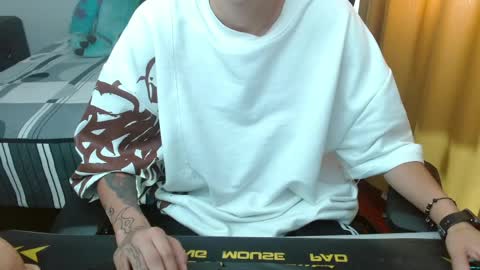 Snapshot of magic_jadee chatting on June 5, 4:35 pm Jade online show from June 5, 4:35 pm