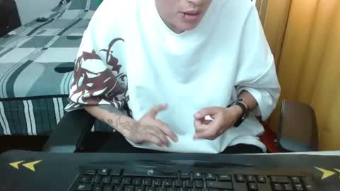Jade online show from June 17, 5:03 pm
