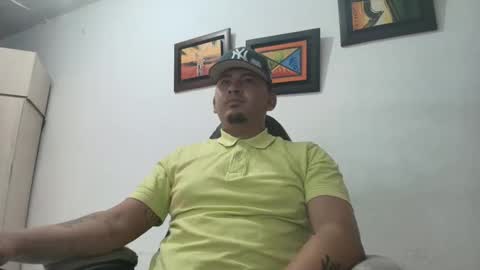 Snapshot of magic_milk23 chatting on October 28, 5:11 am magic_milk23 online show from October 28, 5:11 am