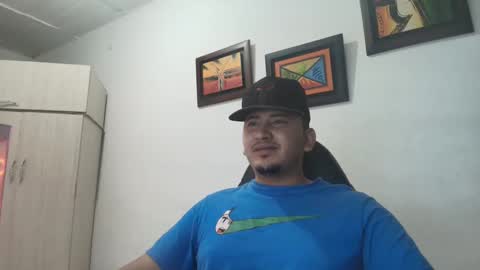 Snapshot of magic_milk23 chatting on October 30, 8:05 am magic_milk23 online show from October 30, 8:05 am