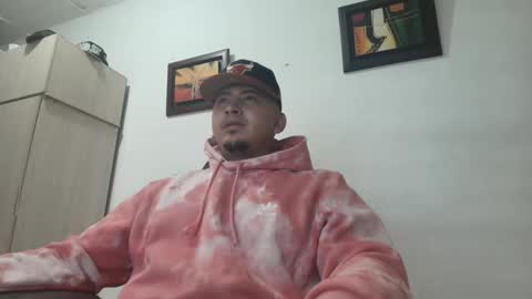Snapshot of magic_milk23 chatting on November 2, 1:41 am magic_milk23 online show from November 2, 1:41 am