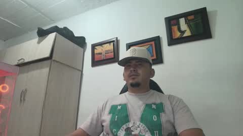 Snapshot of magic_milk23 chatting on November 5, 2:00 am magic_milk23 online show from November 5, 2:00 am