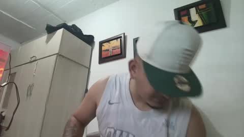 Snapshot of magic_milk23 chatting on November 6, 2:45 am magic_milk23 online show from November 6, 2:45 am