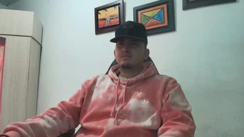 Snapshot of magic_milk23 chatting on November 15, 7:38 am magic_milk23 online show from November 15, 7:38 am
