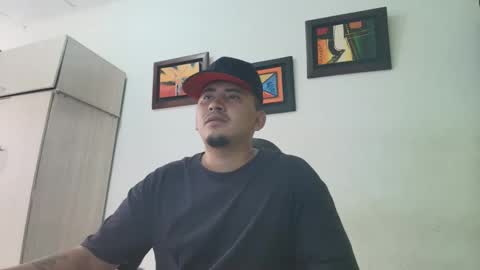 Snapshot of magic_milk23 chatting on November 18, 6:45 pm magic_milk23 online show from November 18, 6:45 pm