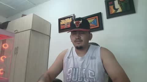 Snapshot of magic_milk23 chatting on November 22, 7:29 am magic_milk23 online show from November 22, 7:29 am