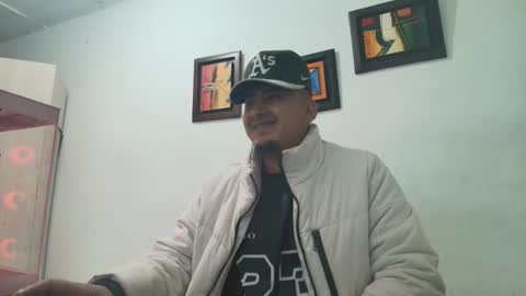 Snapshot of magic_milk23 chatting on November 27, 4:36 am magic_milk23 online show from November 27, 4:36 am