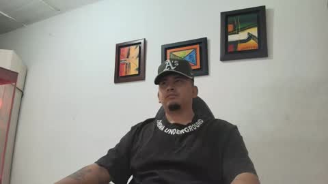 Snapshot of magic_milk23 chatting on December 2, 3:45 am magic_milk23 online show from December 2, 3:45 am