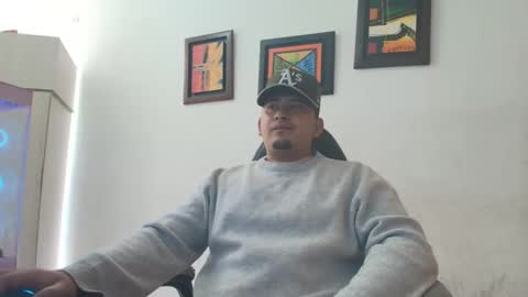 Snapshot of magic_milk23 chatting on December 14, 2:11 pm magic_milk23 online show from December 14, 2:11 pm