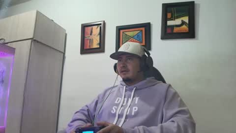 Snapshot of magic_milk23 chatting on January 6, 3:21 am magic_milk23 online show from January 6, 3:21 am