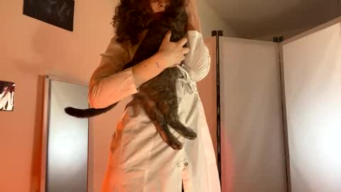 Snapshot of magic_mini_moon chatting on January 26, 9:07 pm Mikky or Moon online show from January 26, 9:07 pm