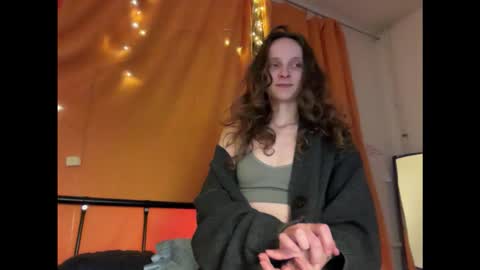 Snapshot of magic_mini_moon chatting on October 3, 6:05 pm Mikky or Moon online show from October 3, 6:05 pm