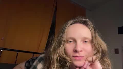 Snapshot of magic_mini_moon chatting on October 25, 7:19 pm Mikky or Moon online show from October 25, 7:19 pm