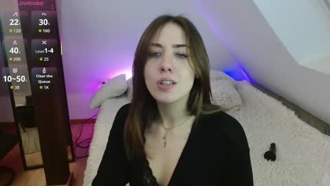 Zooey online show from February 4, 9:09 pm