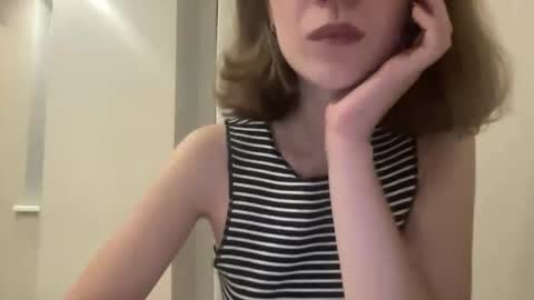 Snapshot of magicgirl50053 chatting on November 3, 6:53 pm magicgirl50053 online show from November 3, 6:53 pm