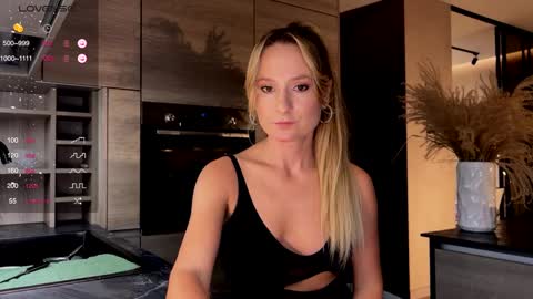 magicpeaach online show from December 1, 4:29 pm