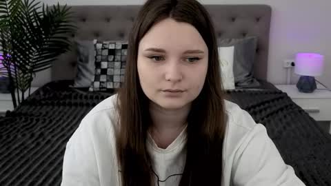 Snapshot of magicpeachhs chatting on March 16, 7:23 am Emily online show from March 16, 7:23 am