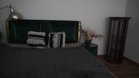 Snapshot of magicpeachhs chatting on June 1, 6:20 pm Emily online show from June 1, 6:20 pm