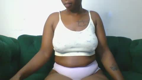 Snapshot of magicpussyy1 chatting on June 3, 1:30 am magicbabe online show from June 3, 1:30 am