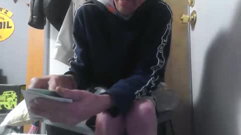 Snapshot of magicstick8049 chatting on April 7, 11:32 am magicstick8049 online show from April 7, 11:32 am