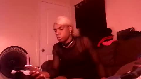 Snapshot of magiicboo chatting on October 17, 7:44 am magiicboo online show from October 17, 7:44 am