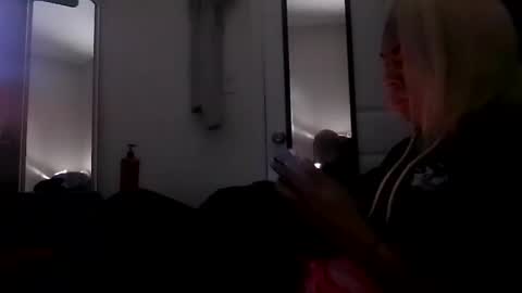 Snapshot of magiicboo chatting on October 28, 7:01 am magiicboo online show from October 28, 7:01 am