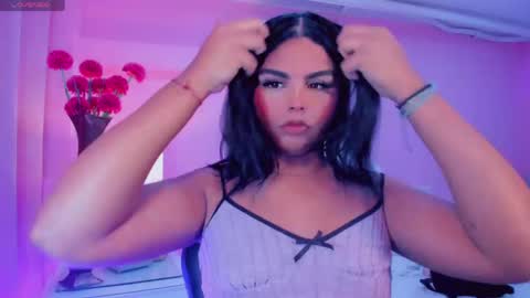Snapshot of maia_hotts chatting on April 19, 8:11 pm CamiiGarcia online show from April 19, 8:11 pm