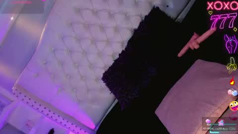 Snapshot of maia_hotts chatting on May 16, 7:56 pm CamiiGarcia online show from May 16, 7:56 pm