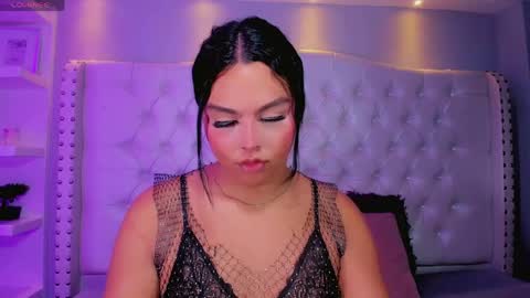 Snapshot of maia_hotts chatting on May 17, 8:05 pm CamiiGarcia online show from May 17, 8:05 pm