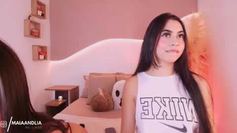 Snapshot of maia_lia_ chatting on October 29, 10:00 pm MAIA  LIA  online show from October 29, 10:00 pm