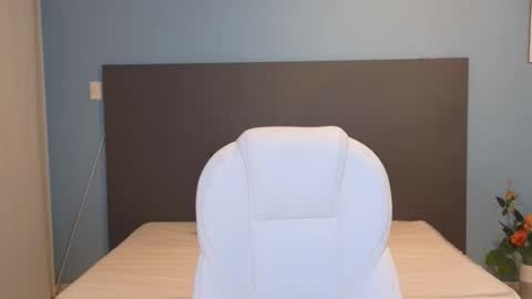 Maiaa Ruiz  online show from December 16, 1:32 pm