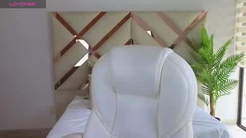 Maiaa Ruiz  online show from March 11, 5:13 pm