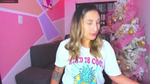 Snapshot of maiaconnor chatting on January 22, 11:32 pm online show from January 22, 11:32 pm