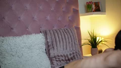  Maia  online show from October 21, 8:20 pm