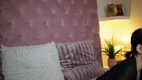  Maia  online show from February 19, 9:44 pm