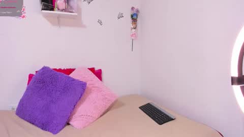 mailyn bakerrr  online show from March 26, 10:15 pm