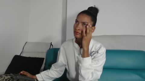 Snapshot of mailyn_gold chatting on June 19, 11:47 am mailyn_gold online show from June 19, 11:47 am
