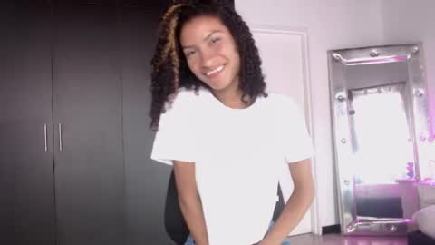 Snapshot of mailyn_gold chatting on June 23, 12:47 pm mailyn_gold online show from June 23, 12:47 pm