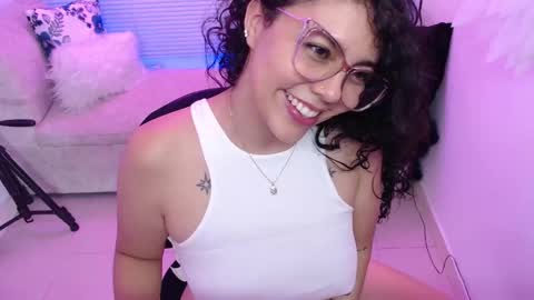 Snapshot of mailywindsor chatting on October 1, 8:37 pm Maily online show from October 1, 8:37 pm