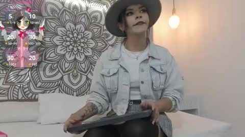 Snapshot of maiskeenzamara chatting on December 5, 2:58 pm Zamara.... online show from December 5, 2:58 pm