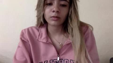 Snapshot of majo_gomezz chatting on April 27, 3:04 am majo_gomezz online show from April 27, 3:04 am